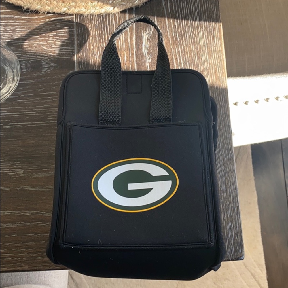 Green Bay Packers 6 pack can cooler.